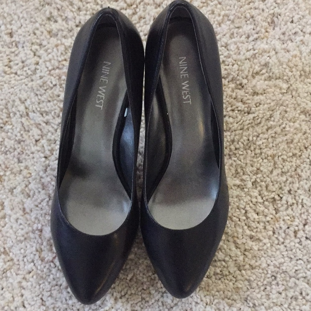 Nine West black leather platform pumps
